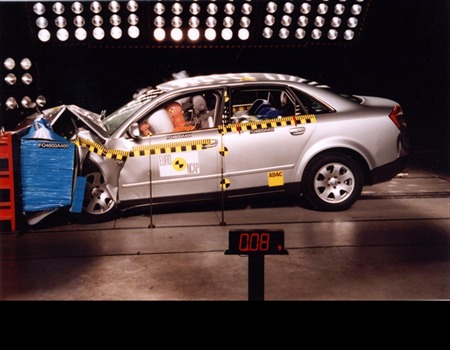 Краш тест Audi A4 (2001)